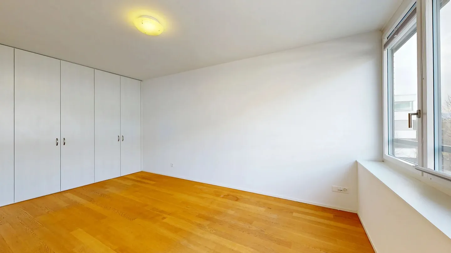 Modern 3.5-room apartment with balcony and parking space - Photo 7 of 15