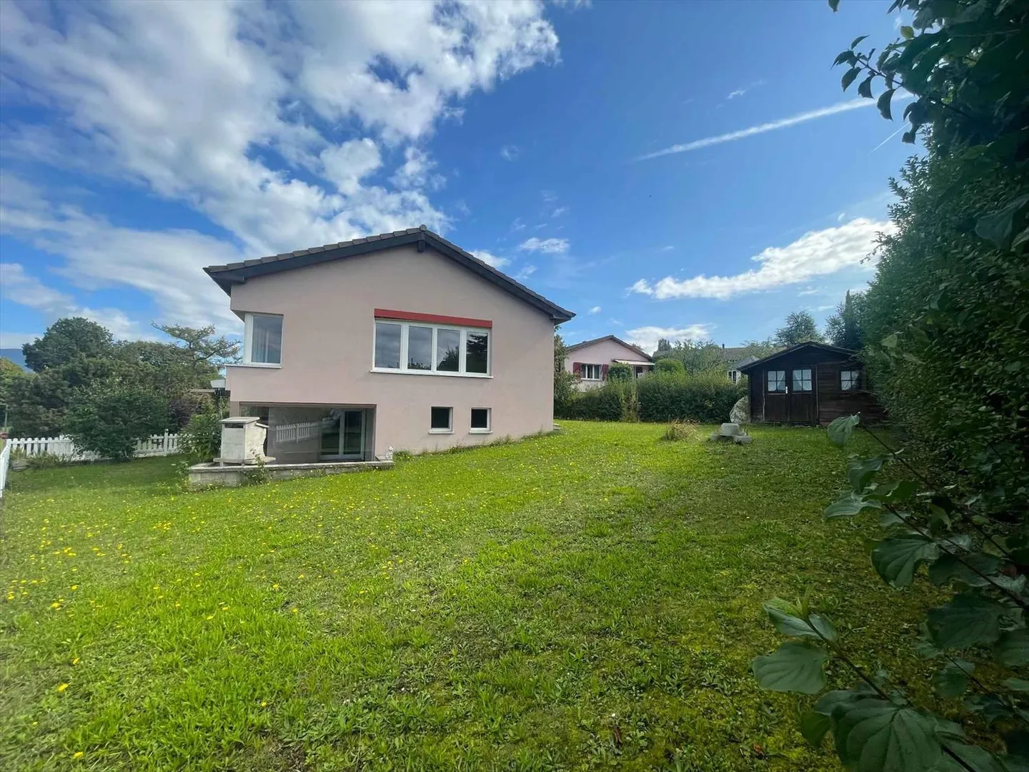 YVERDON-LES-BAINS - PRÄCHTIGE VILLA NAHE DEM STADTZENTRUM - Foto 1 von 9