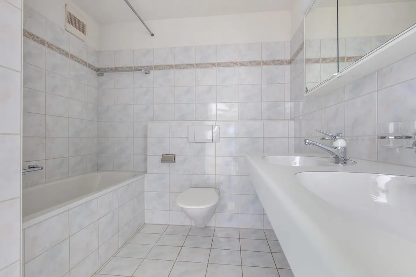 Vivre confortablement dans un quartier calme - Photo 3 sur 7