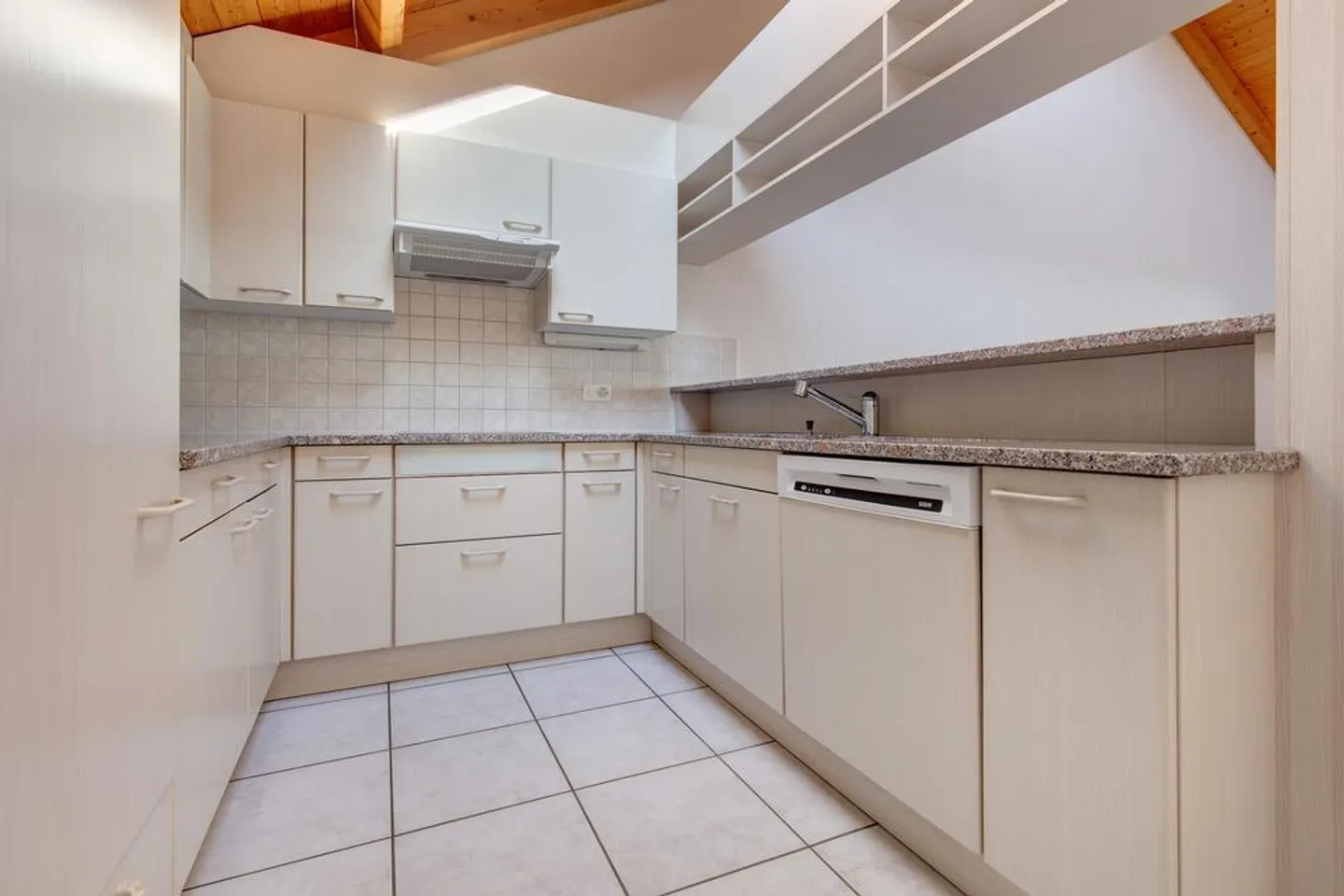 Vivre confortablement dans un quartier calme - Photo 5 sur 7