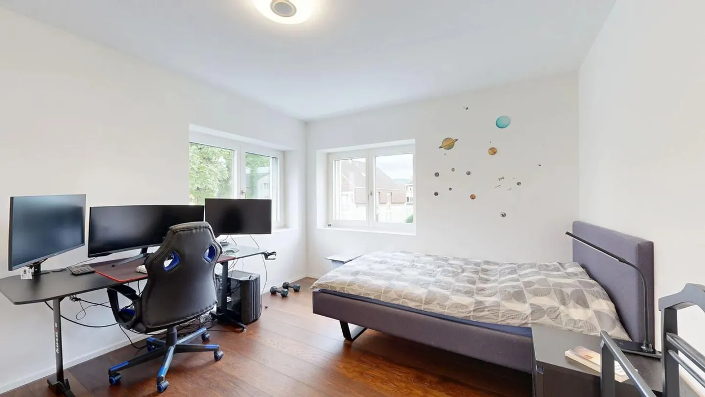 Luxuriöses 6.5-Zimmer-Einfamilienhaus mit Hobbyraum und Garage - Photo 8 of 13