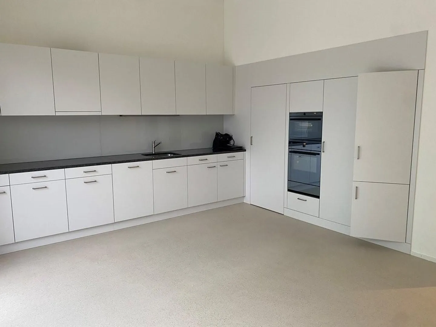 Bright and Cozy 3.5-Room Maisonette Apartment by the Limmat - Photo 3 of 8