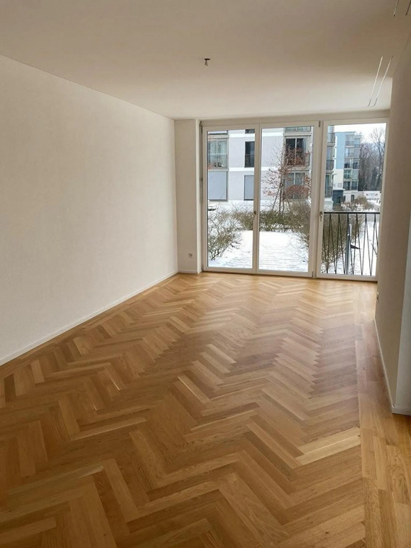 Bright and Cozy 3.5-Room Maisonette Apartment by the Limmat - Photo 5 of 8