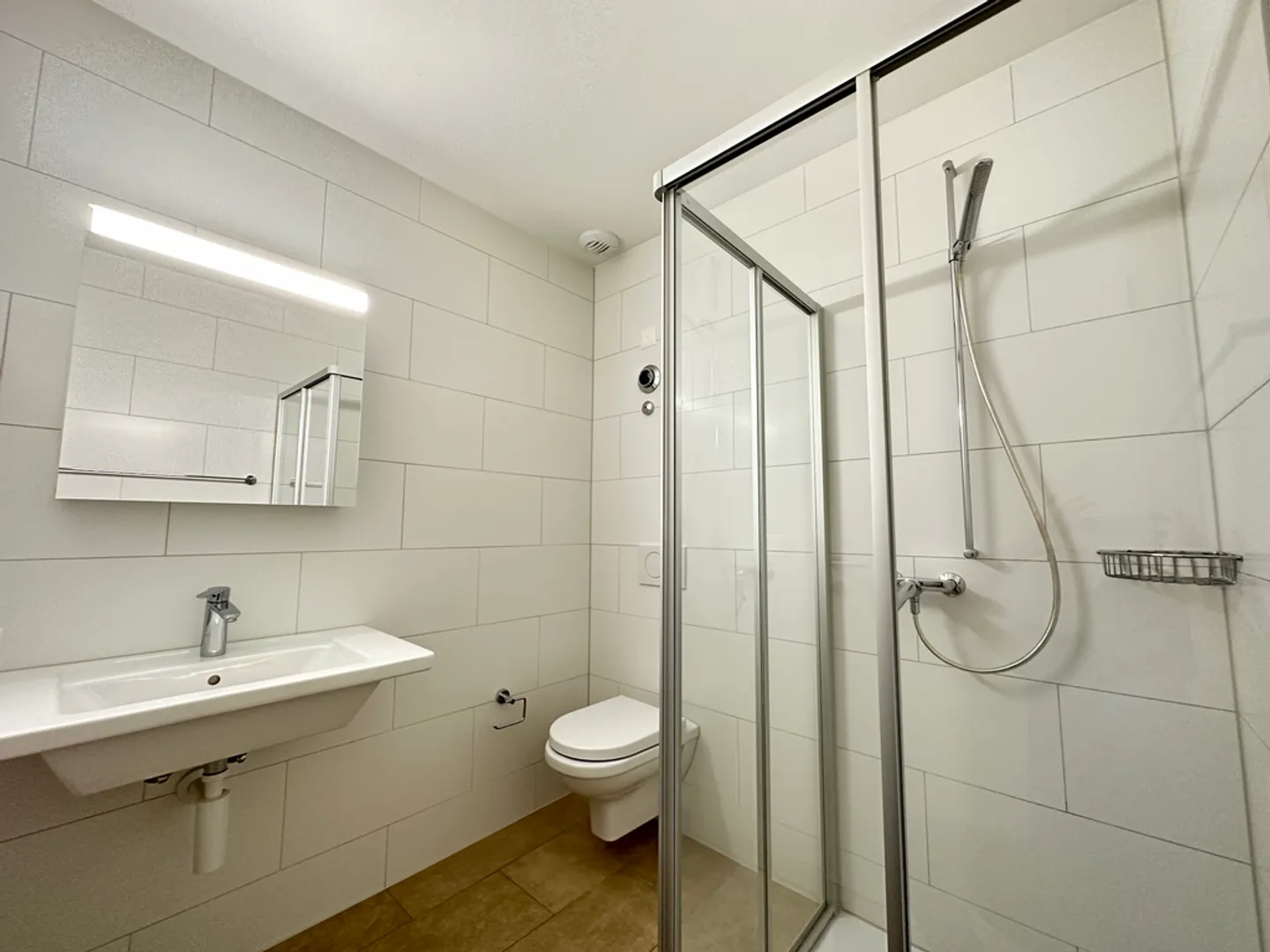 Flat rate charges and wifi included - Photo 5 of 5