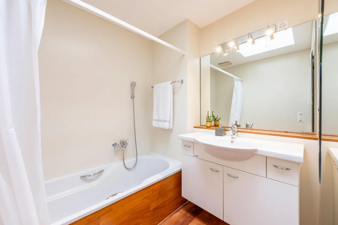 4.5 Room Apartment + 1.5 Room Studio - Photo 5 of 13