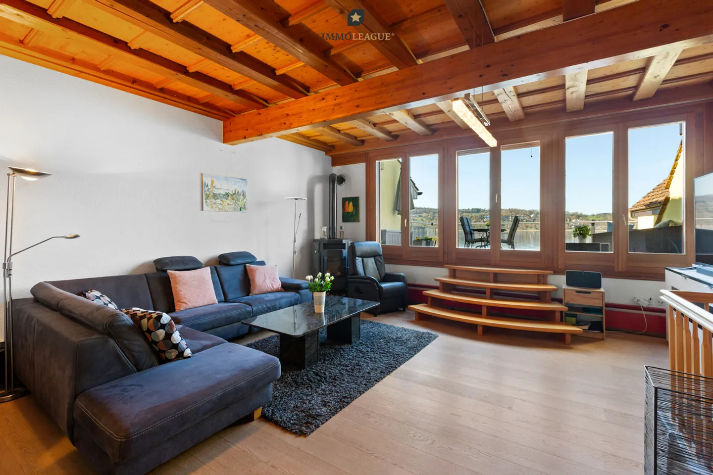 Un joyau rare avec un accès direct au lac. - Photo 4 sur 11