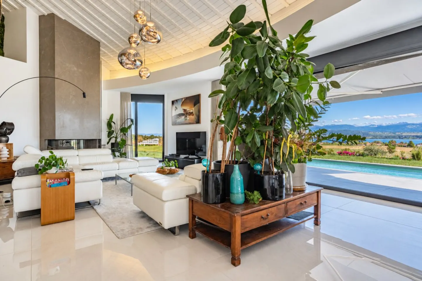 Luxury Home with Pools and Views - Photo 3 of 20
