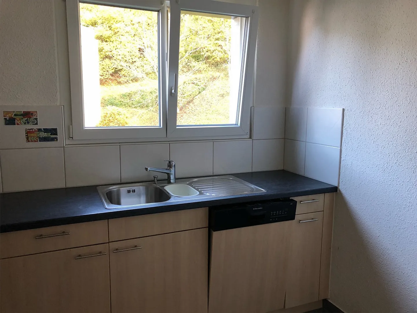 Sunny Family Apartment - Photo 2 of 9