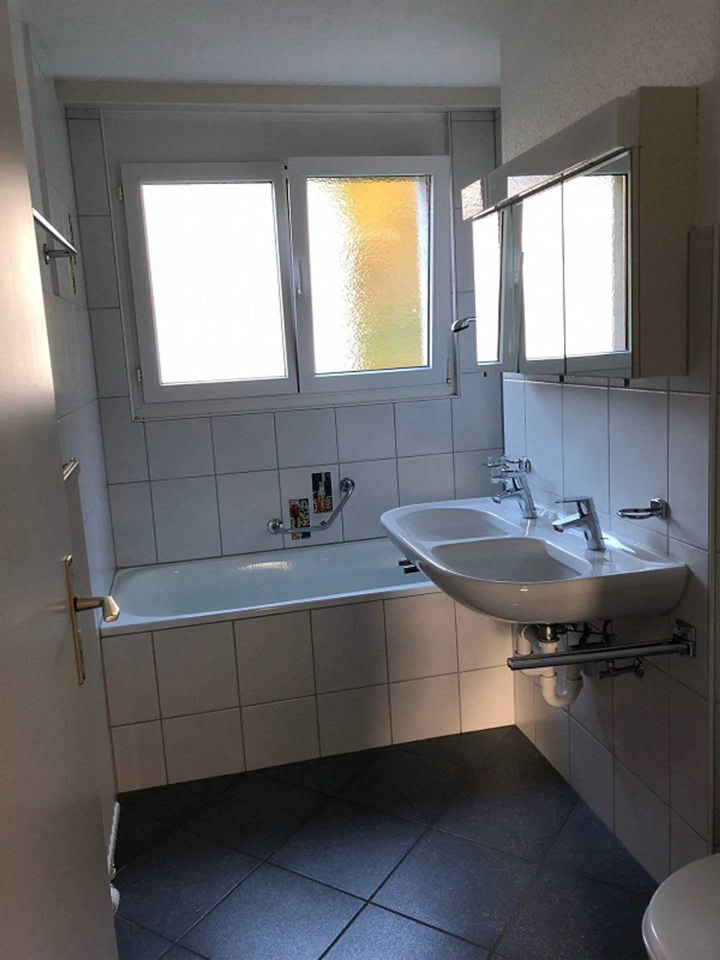 Sunny Family Apartment - Photo 3 of 9