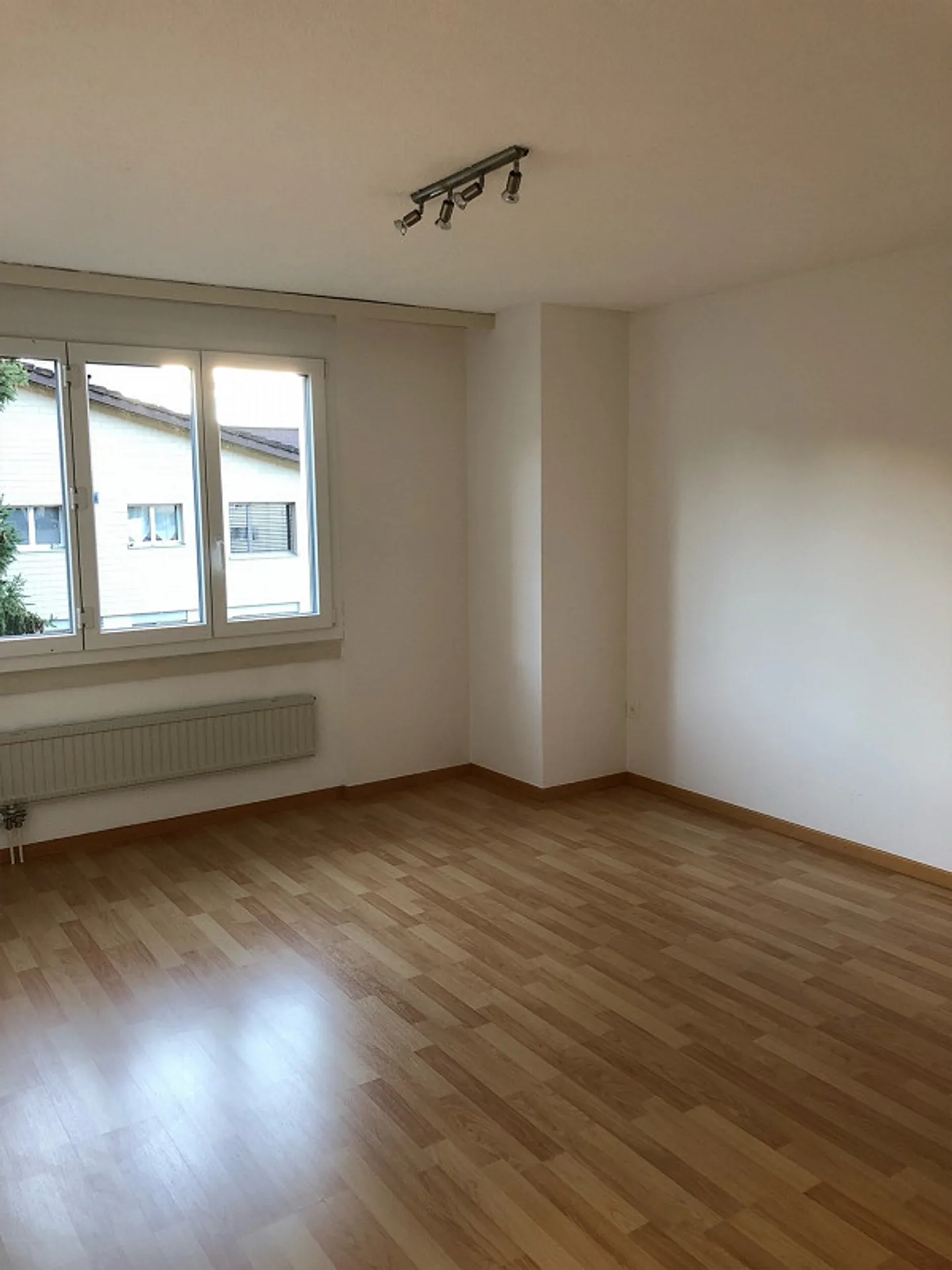 Sunny Family Apartment - Photo 6 of 9