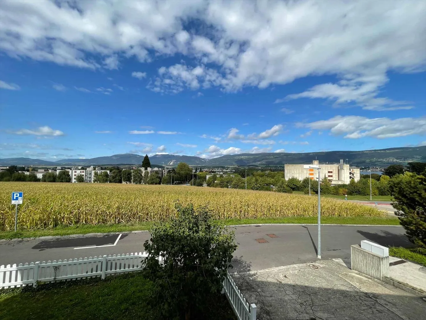 YVERDON-LES-BAINS - PRÄCHTIGE VILLA NAHE DEM STADTZENTRUM - Foto 8 von 9