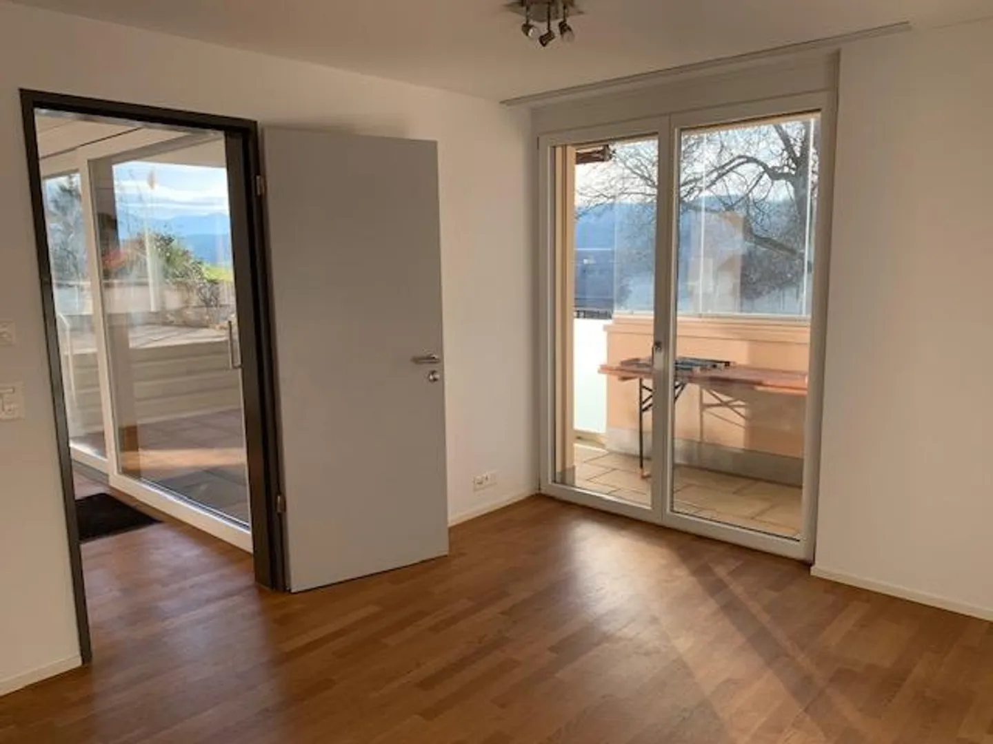 98 m2 - 350m dalla stazione - standard di proprietà moderno - Foto 5 di 11