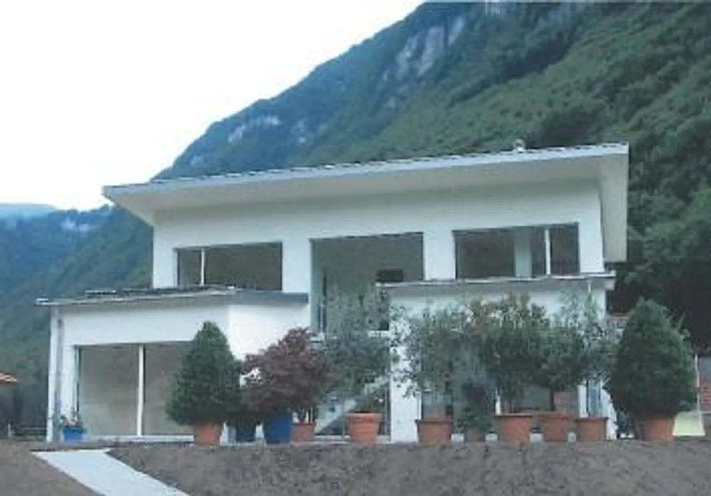 Single-family house in a quiet location - Photo 1 of 3