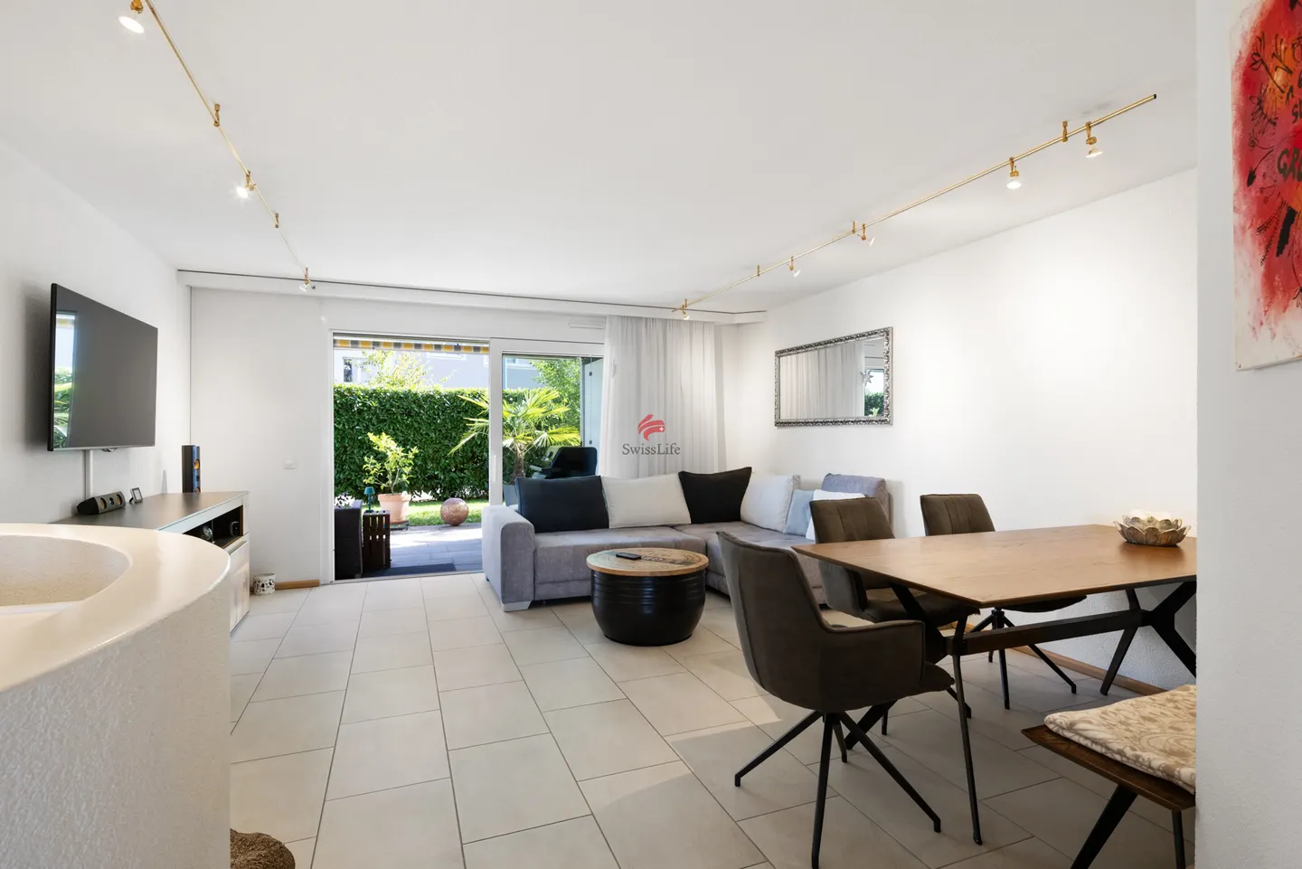 Charming Maisonette Apartment - Photo 3 of 13