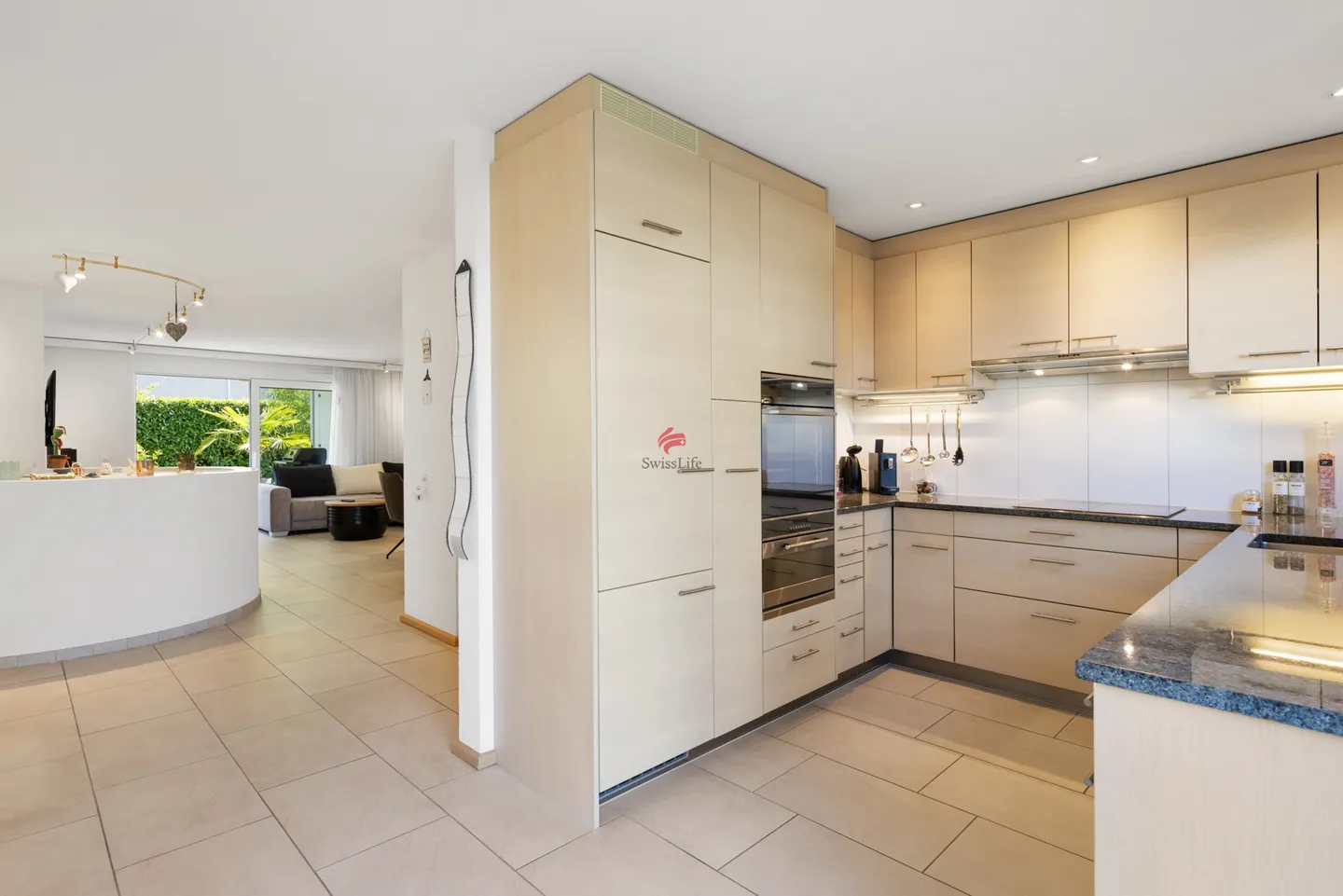 Charming Maisonette Apartment - Photo 4 of 13