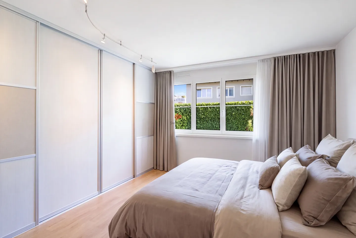 Charming Maisonette Apartment - Photo 8 of 13