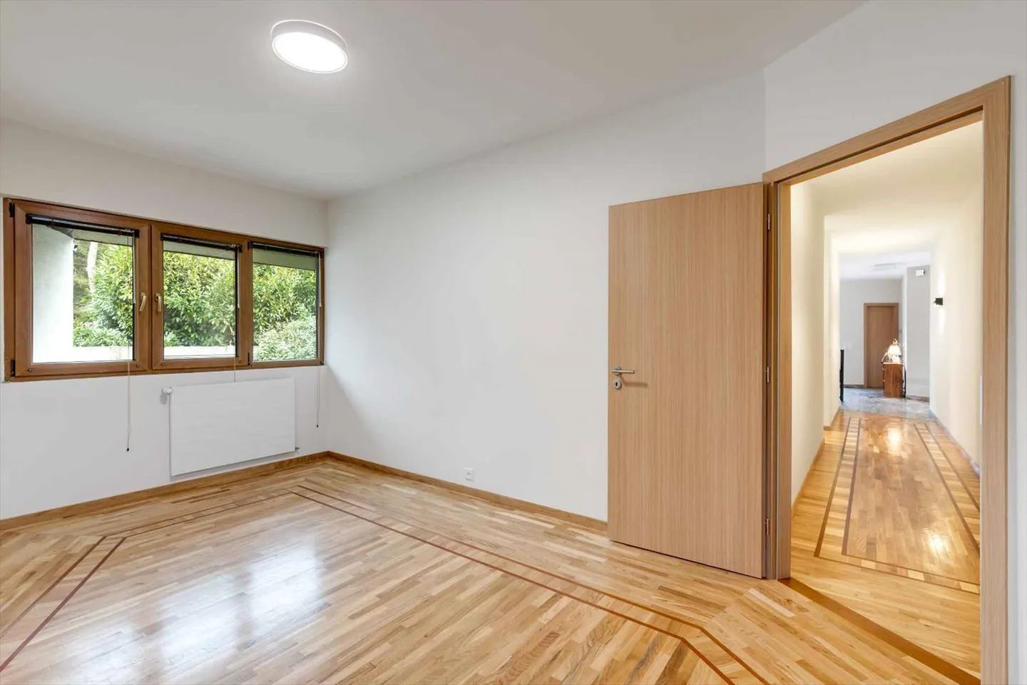 Spaziosa villa ristrutturata con piscina e vista - Foto 8 di 13