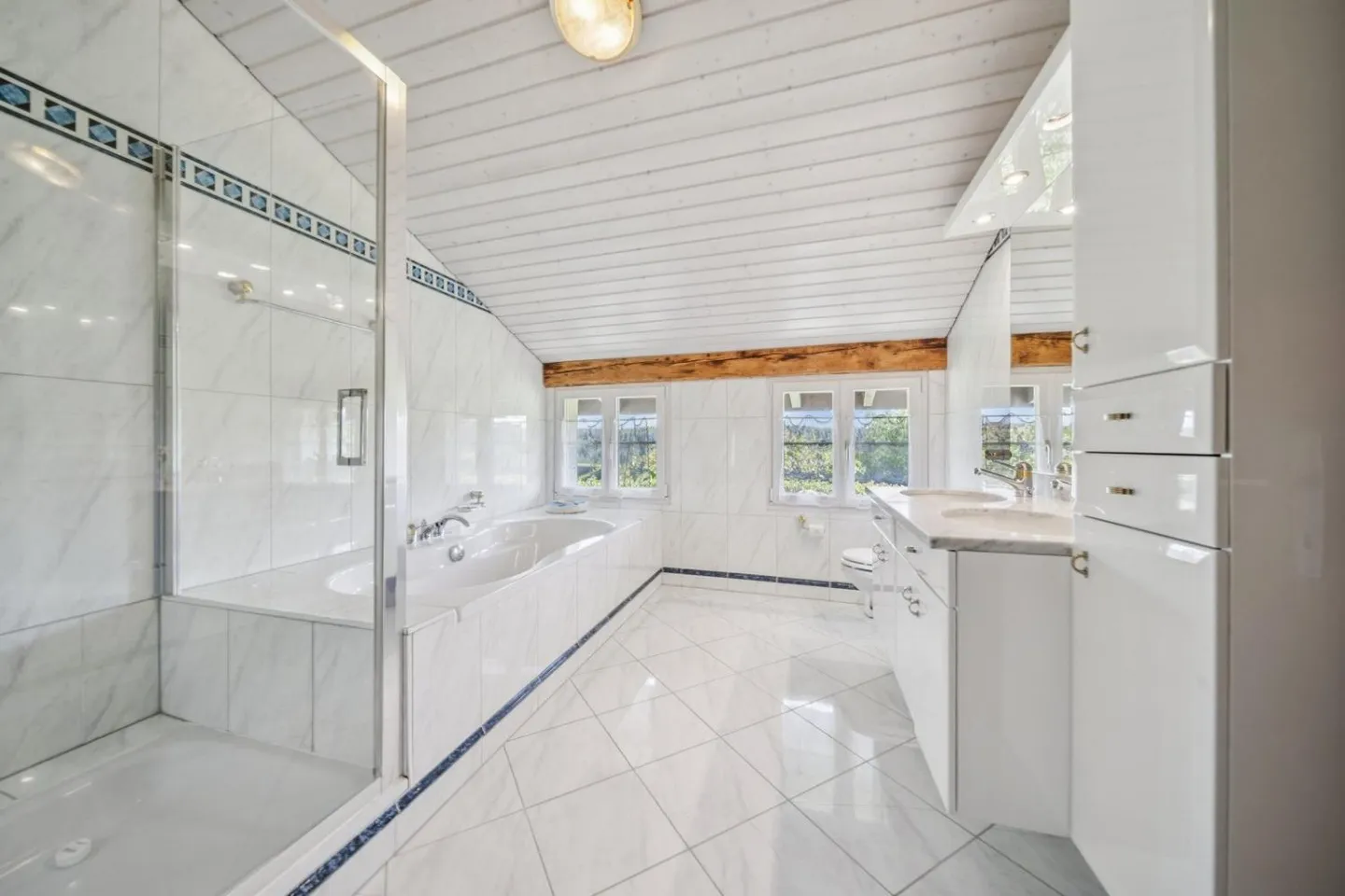 Residenza eccezionale di 8 stanze con parco alberato e piscina a Montprev - Foto 9 di 11