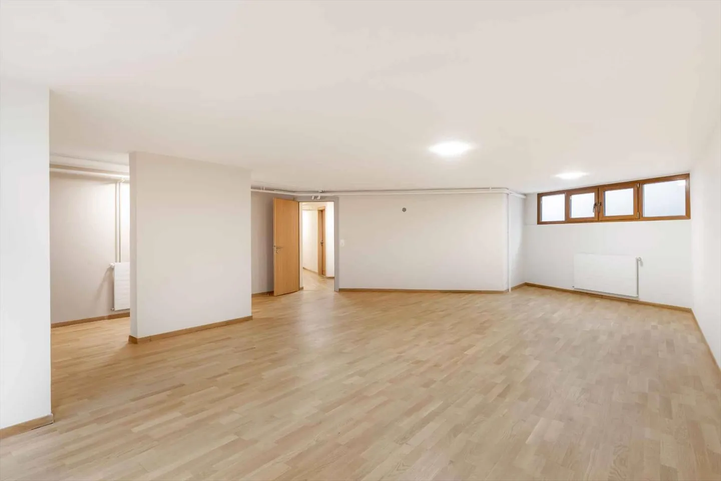 Spaziosa villa ristrutturata con piscina e vista - Foto 11 di 13