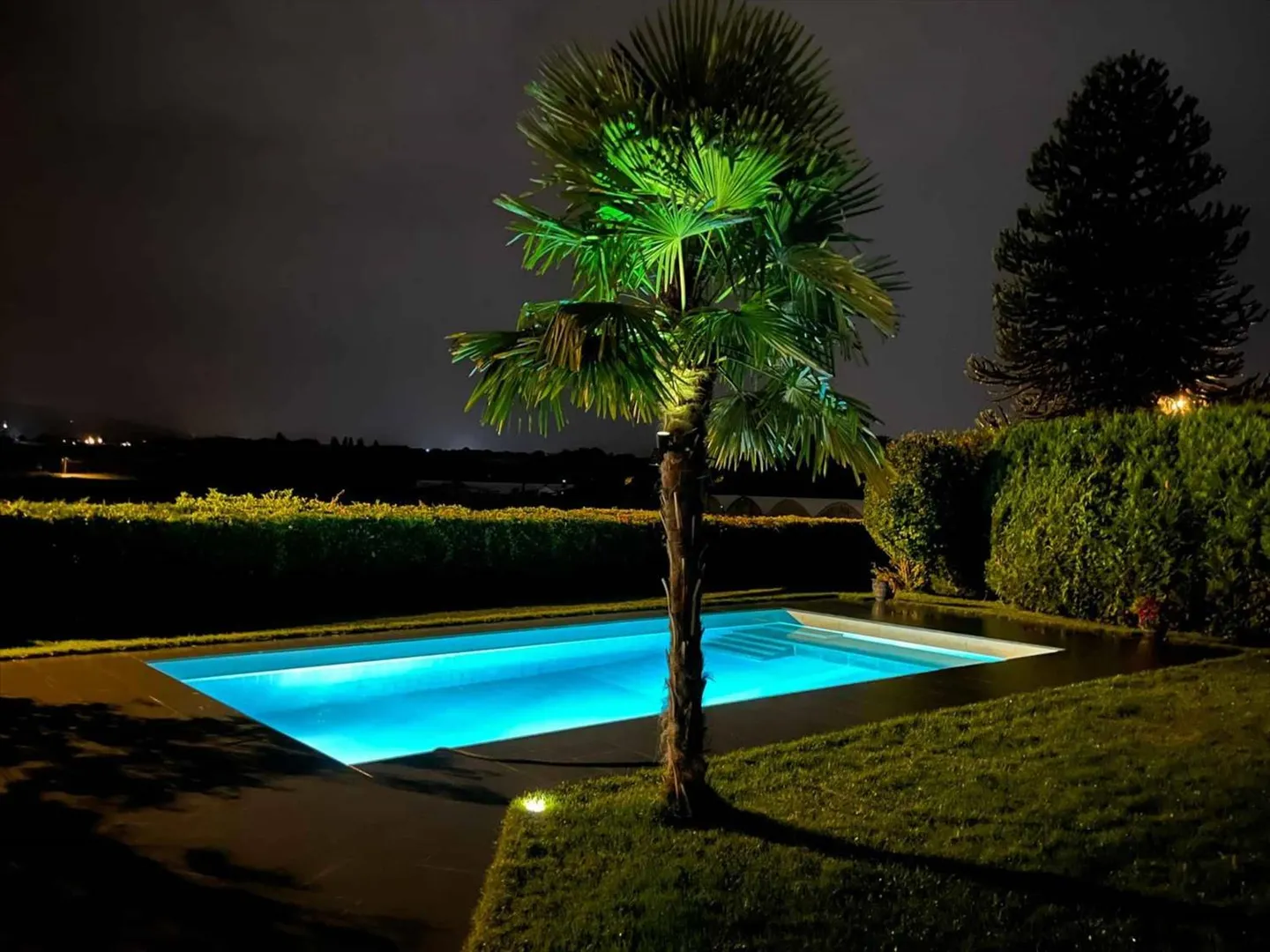 Spaziosa villa ristrutturata con piscina e vista - Foto 12 di 13