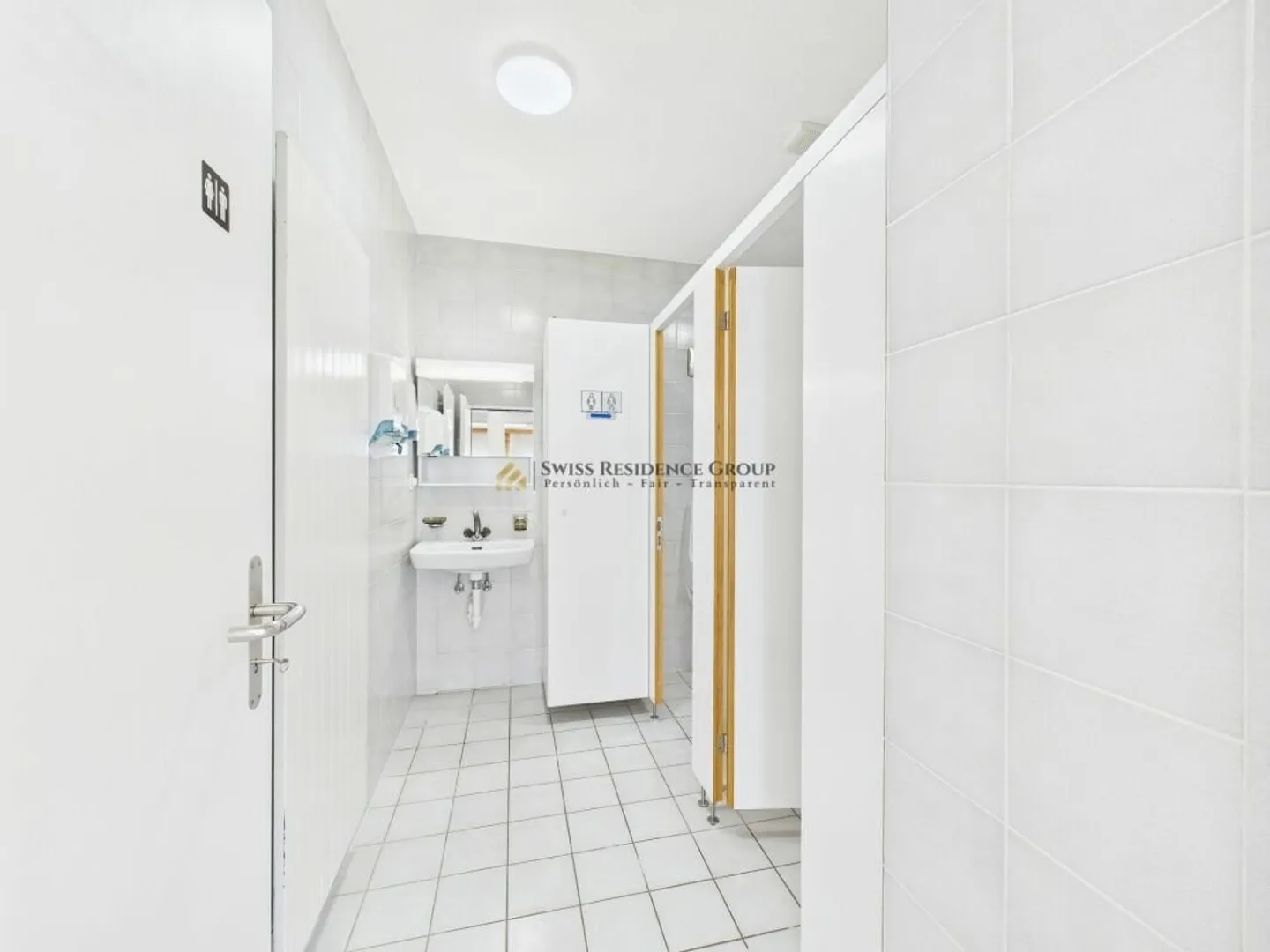 Locaux commerciaux bien entretenus dans le meilleur emplacement à Bäch au bord du lac de Zurich - Photo 5 sur 18