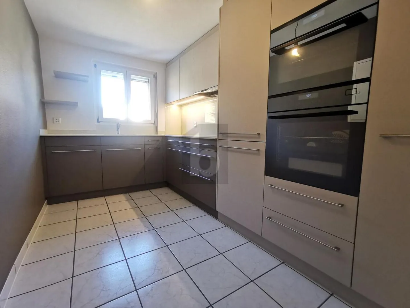 Apartment for rent - Photo 4 of 6
