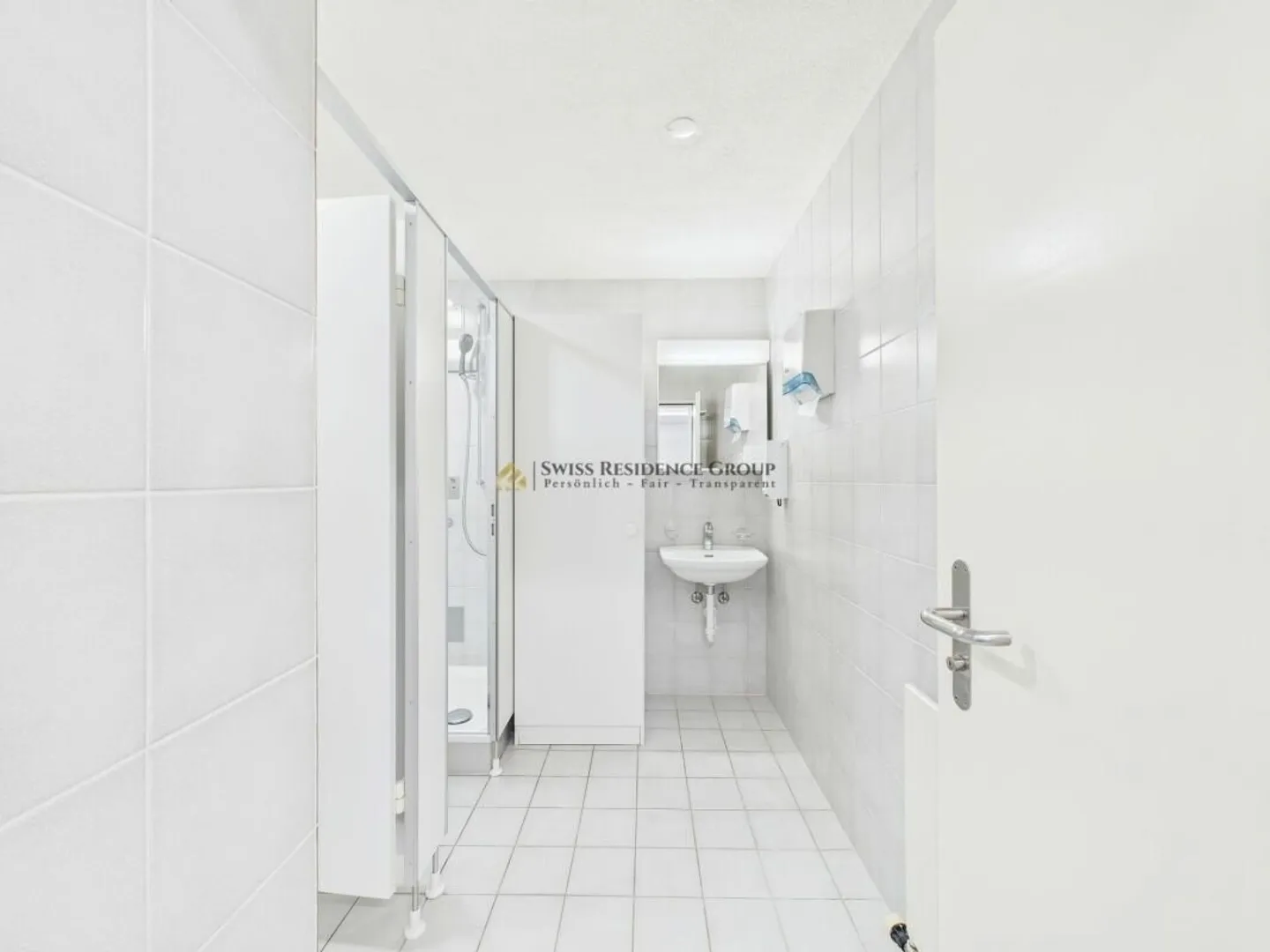 Locaux commerciaux bien entretenus dans le meilleur emplacement à Bäch au bord du lac de Zurich - Photo 6 sur 18