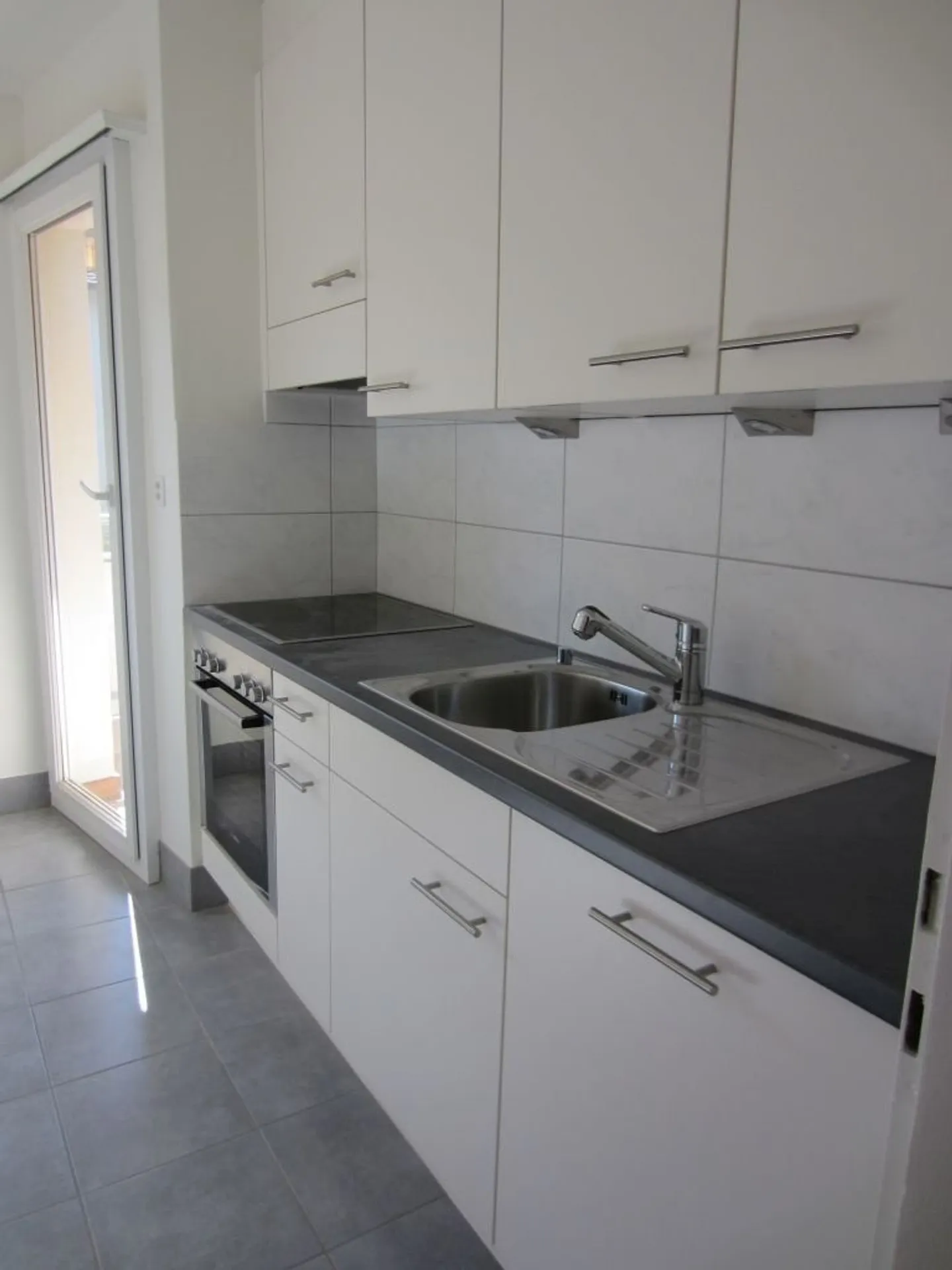 Charming 3-room apartment in Münchenstein - Photo 3 of 8