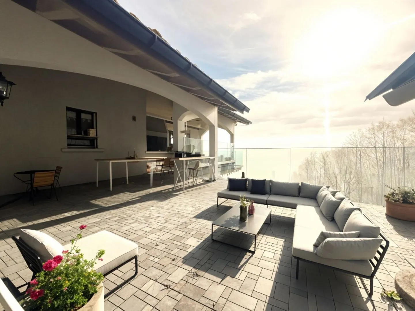 Magnifica casa a schiera con 8,5 stanze e vista mozzafiato sulle Alpi / 5 camere da letto / 2 bagni / terrazza, balcone e giardino di 800m². - Foto 1 di 13