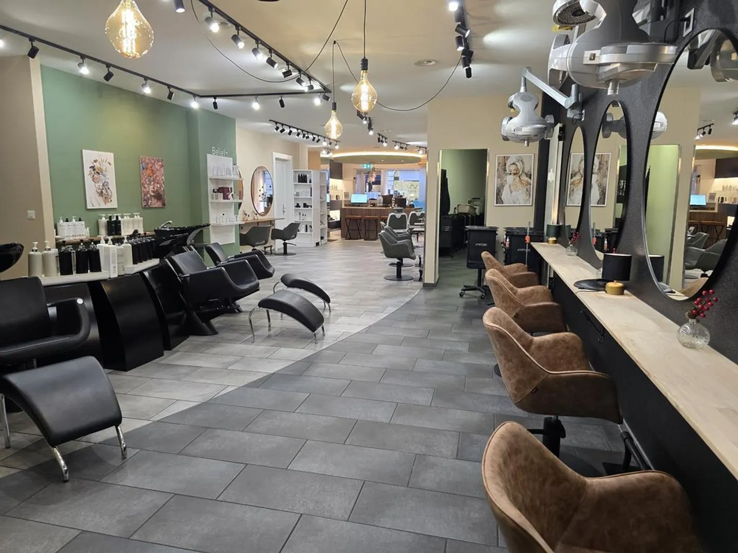 Salon de coiffure meublé au rez-de-chaussée à Schifflände - Photo 7 sur 12