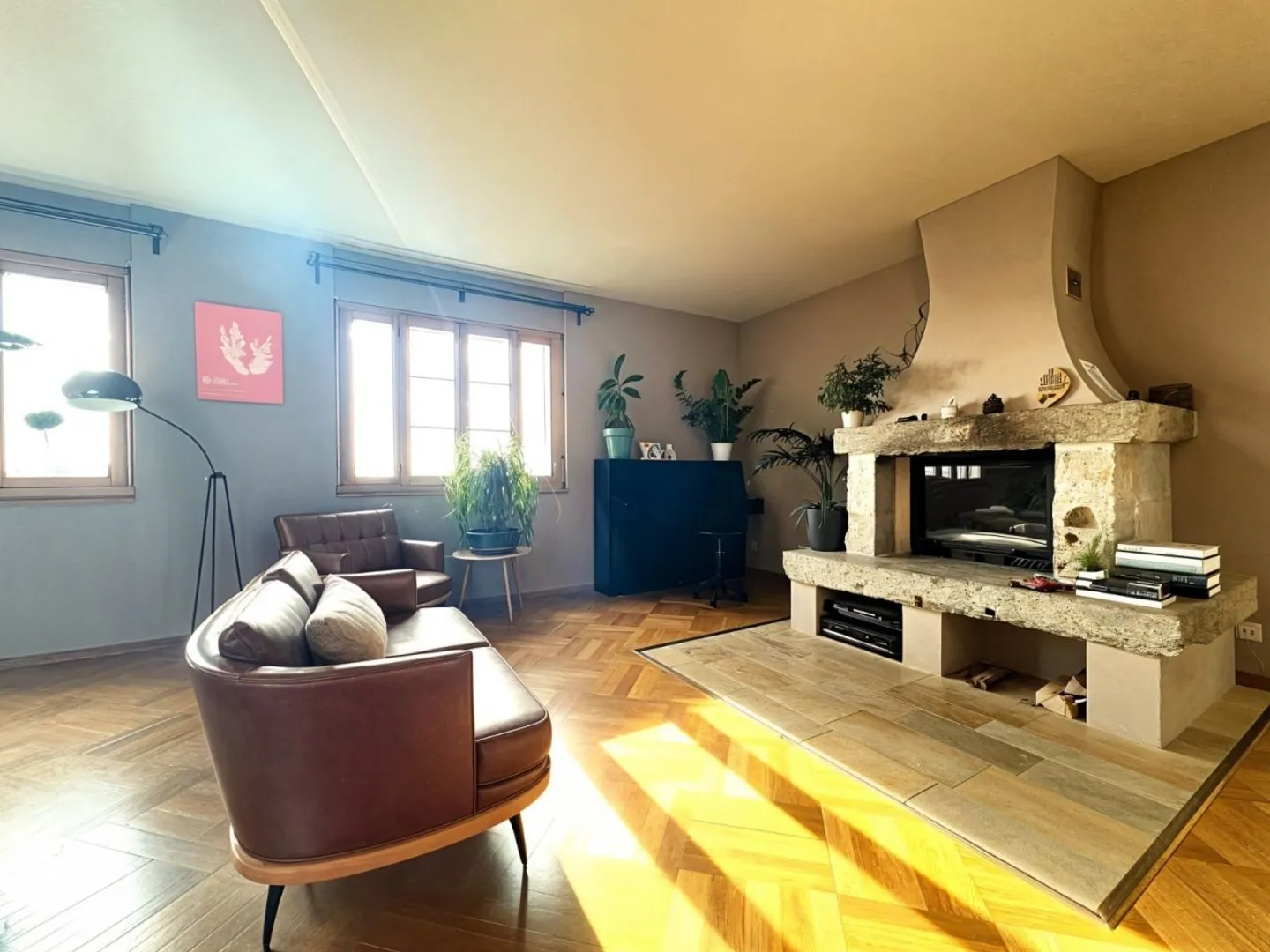 Magnifica casa a schiera con 8,5 stanze e vista mozzafiato sulle Alpi / 5 camere da letto / 2 bagni / terrazza, balcone e giardino di 800m². - Foto 4 di 13