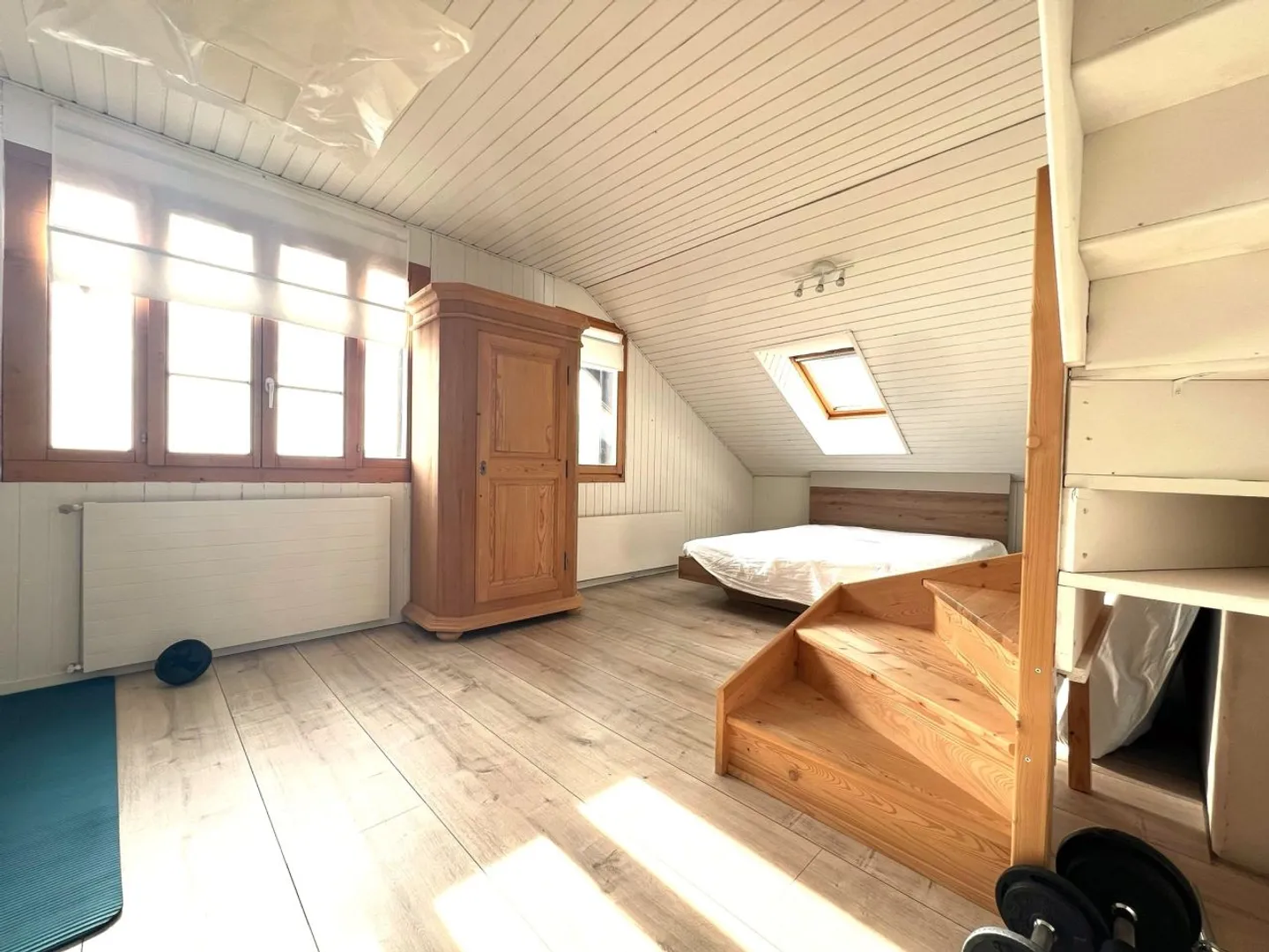 Magnifica casa a schiera con 8,5 stanze e vista mozzafiato sulle Alpi / 5 camere da letto / 2 bagni / terrazza, balcone e giardino di 800m². - Foto 12 di 13