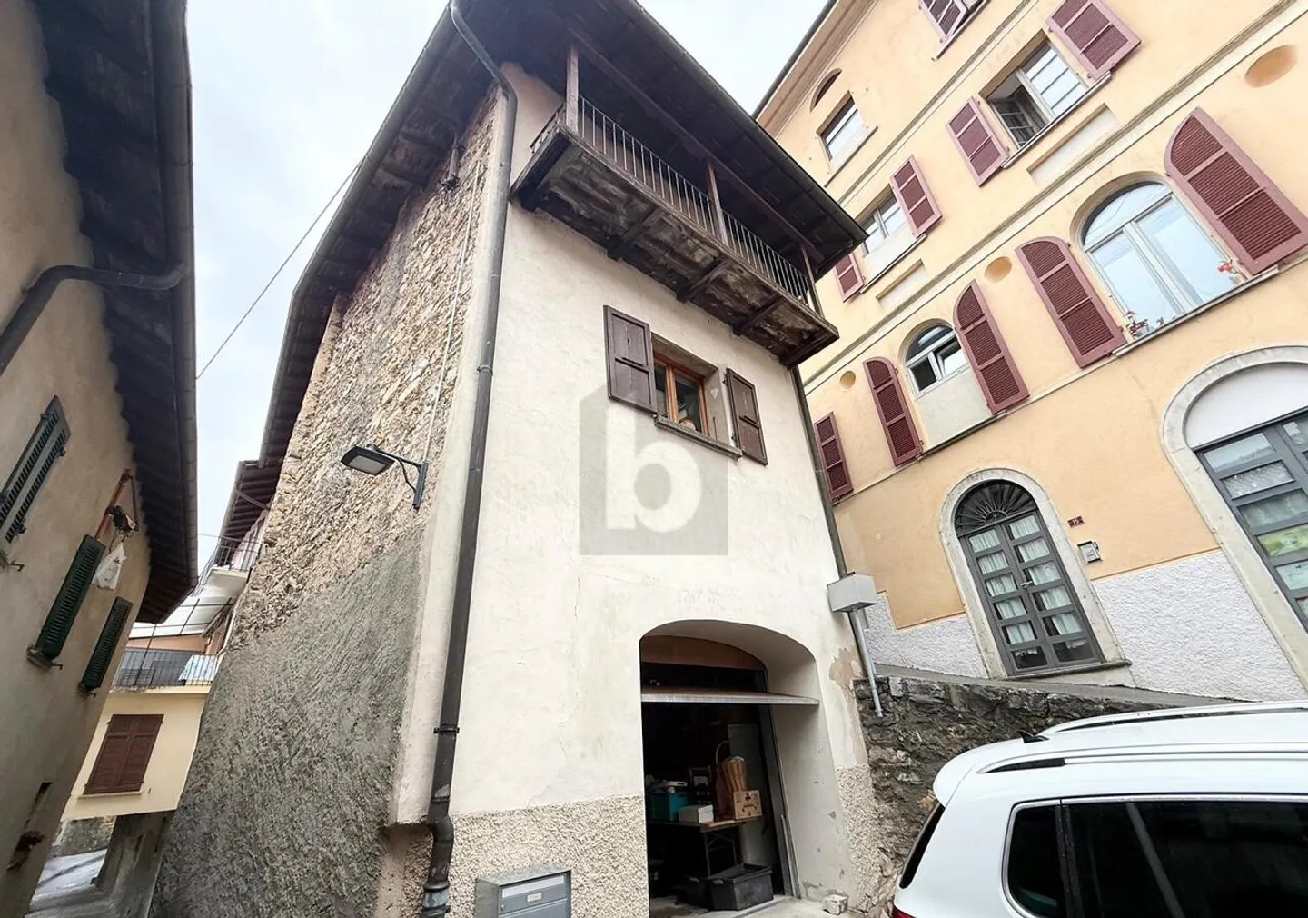 ZENTRALE WOHNUNG MIT WUNDERSCHÖNEM BLICK AUF DAS TAL - Foto 2 von 6