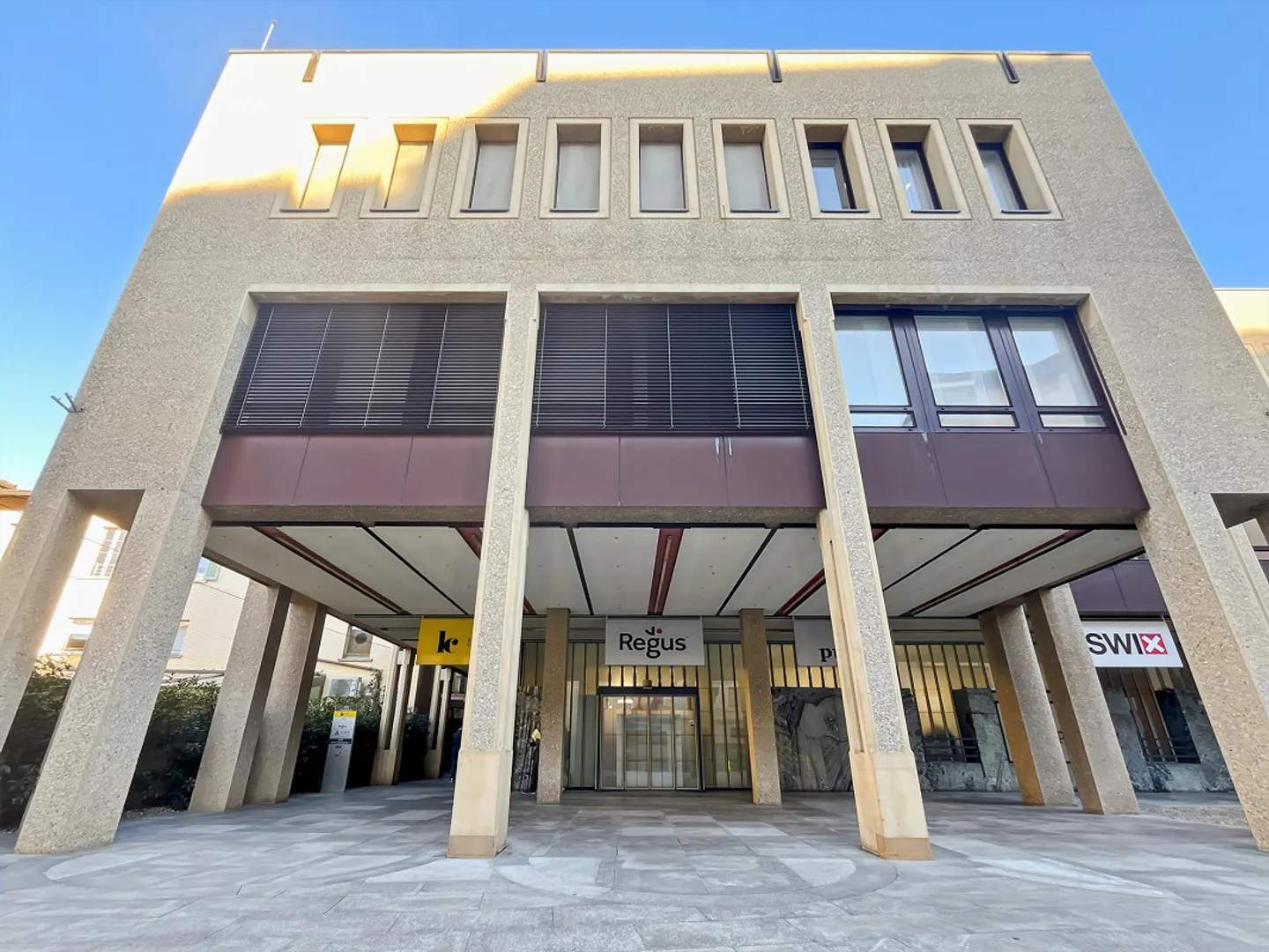 Bureau dédié pour 5 personnes à Regus Quartiere Maghetti - Photo 2 sur 7