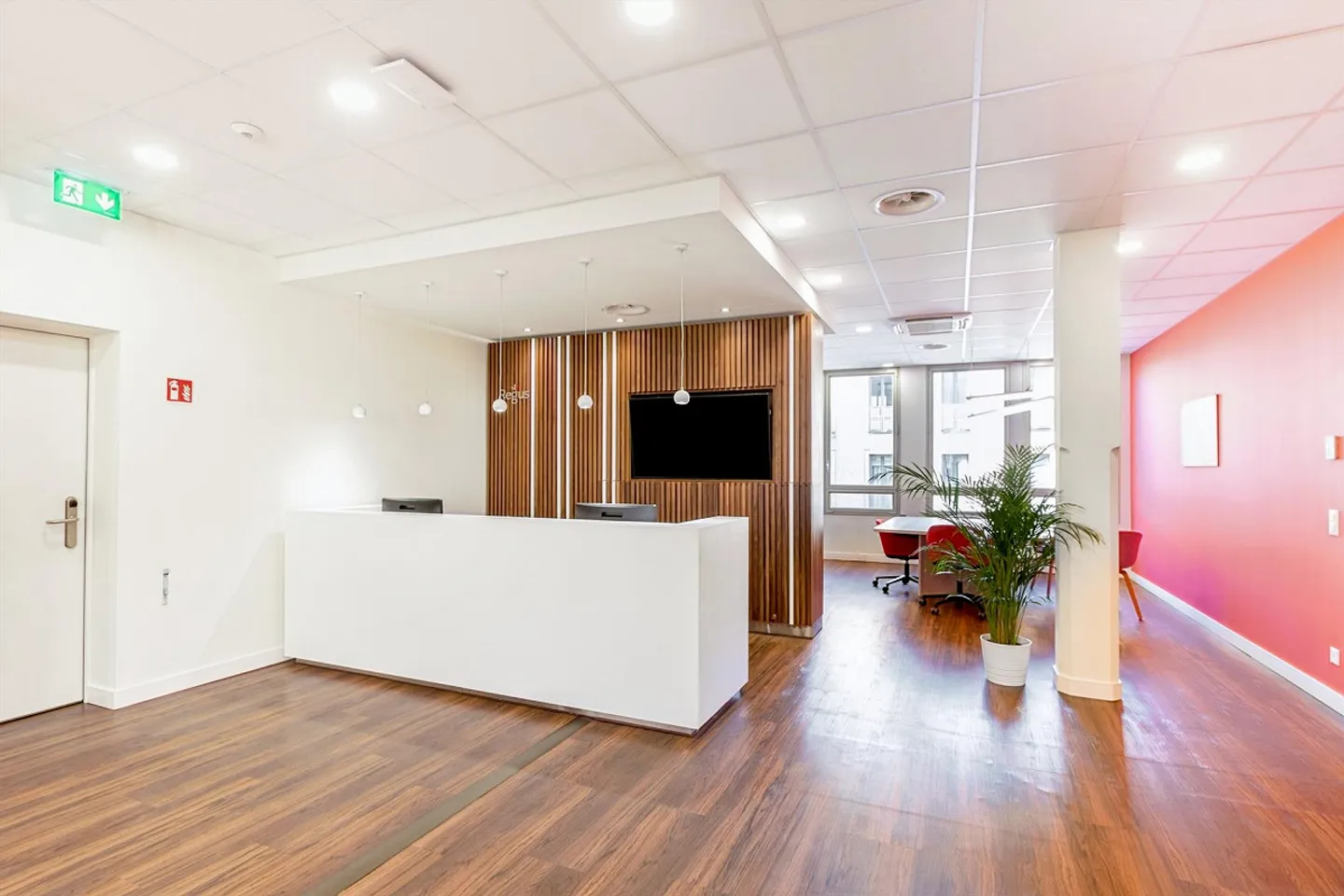 Bureau dédié pour 5 personnes à Regus Quartiere Maghetti - Photo 3 sur 7