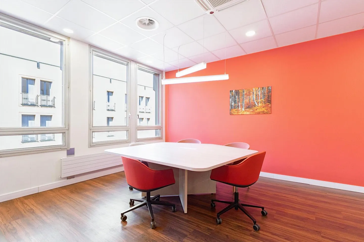 Bureau dédié pour 5 personnes à Regus Quartiere Maghetti - Photo 6 sur 7