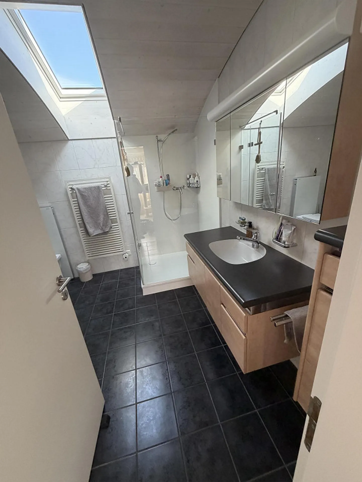 Exclusive Maisonette Living Experience in Maienfeld – 4.5 Rooms - Photo 5 of 28