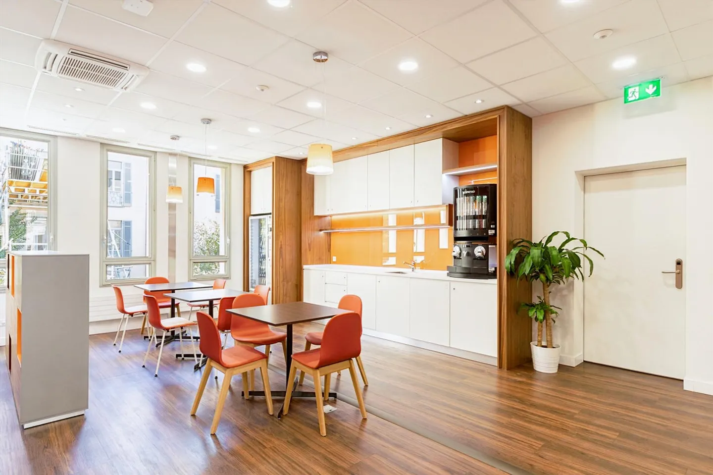 Bureau dédié pour 5 personnes à Regus Quartiere Maghetti - Photo 7 sur 7