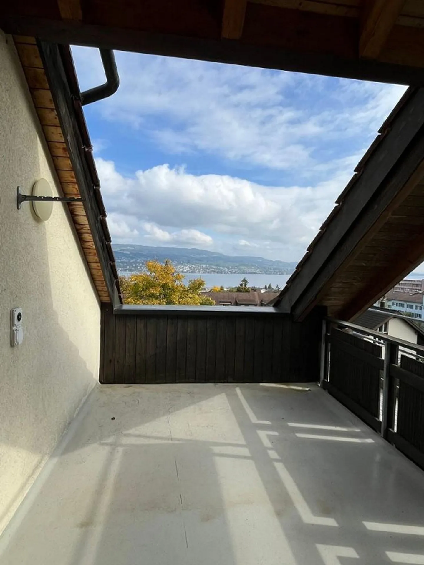 Temporary attic apartment until April 30, 2026 with lake view - Photo 8 of 8