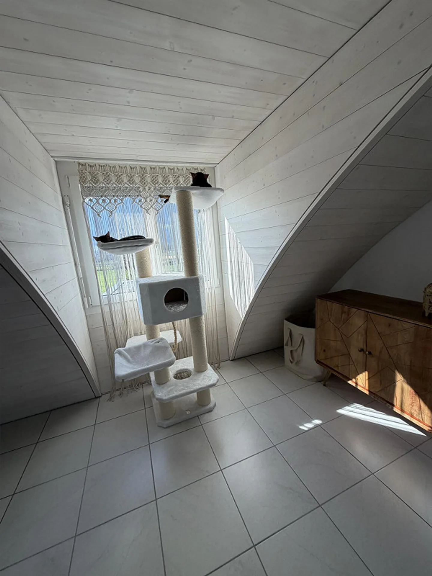 Exclusive Maisonette Living Experience in Maienfeld – 4.5 Rooms - Photo 9 of 28