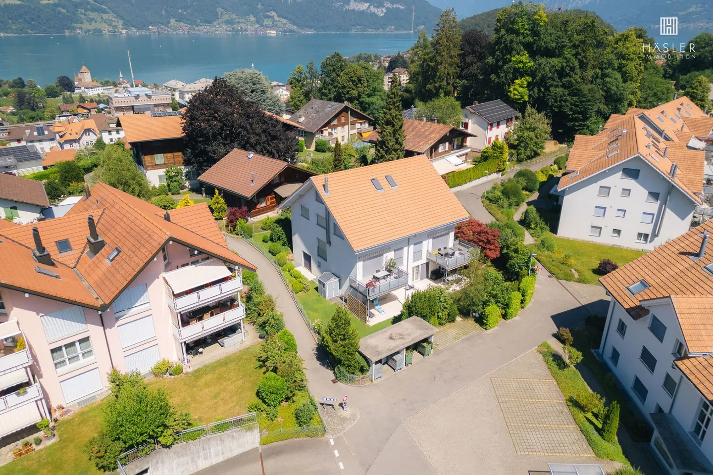 4½-Room Maisonette Apartment on 3 Floors between Lake and Mountains - Photo 2 of 11