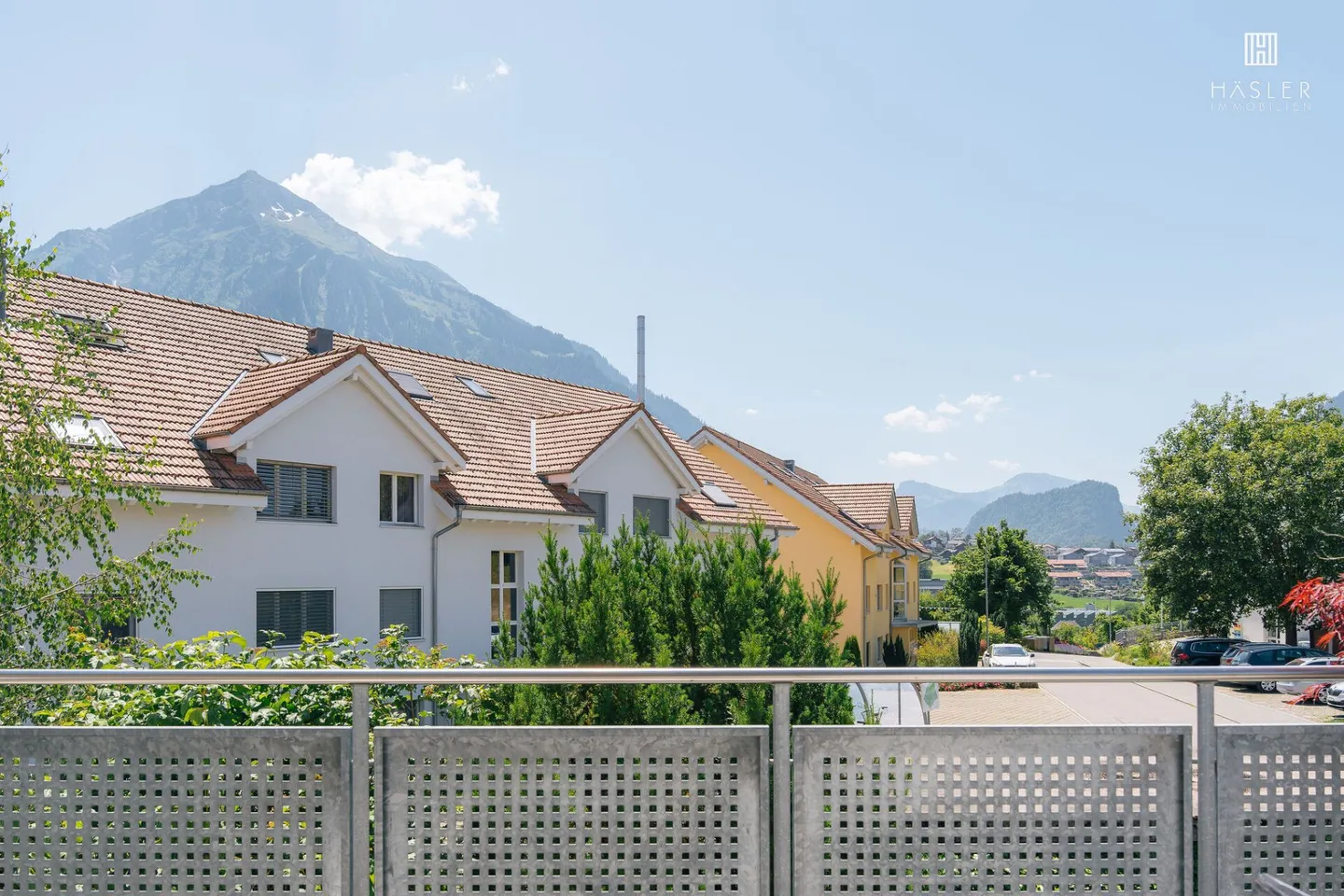 4½-Room Maisonette Apartment on 3 Floors between Lake and Mountains - Photo 4 of 11