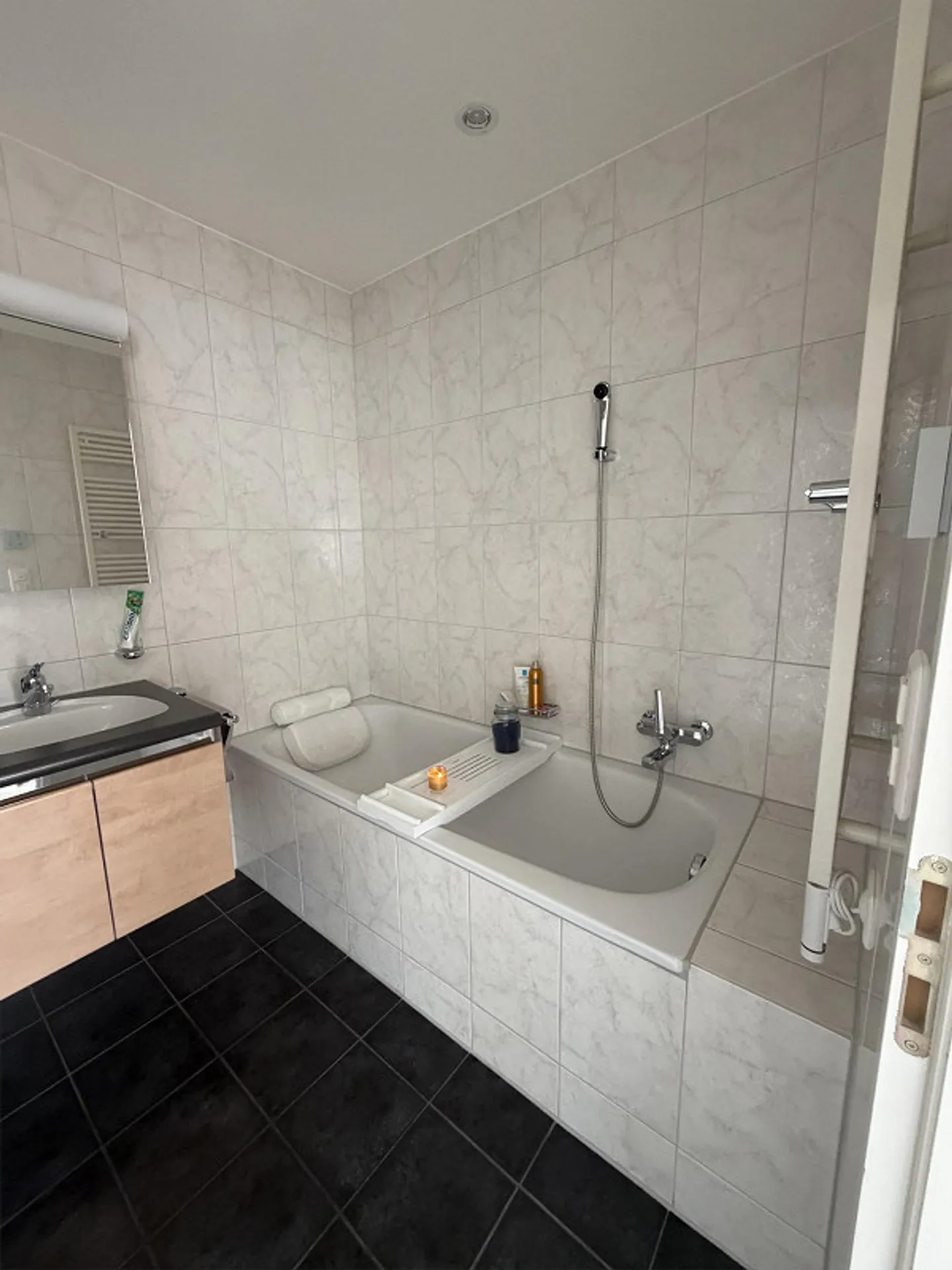 Exclusive Maisonette Living Experience in Maienfeld – 4.5 Rooms - Photo 16 of 28