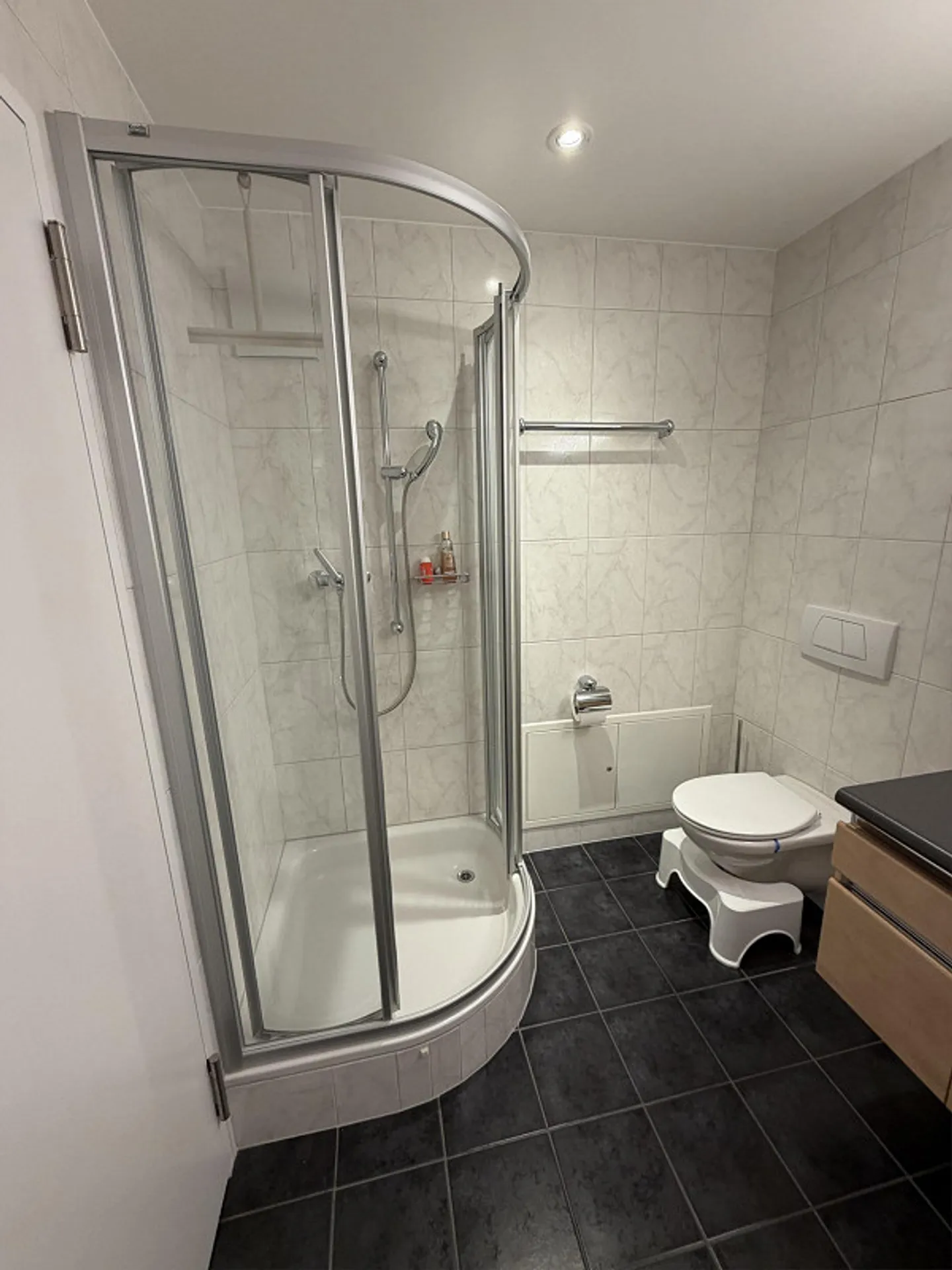 Exclusive Maisonette Living Experience in Maienfeld – 4.5 Rooms - Photo 17 of 28