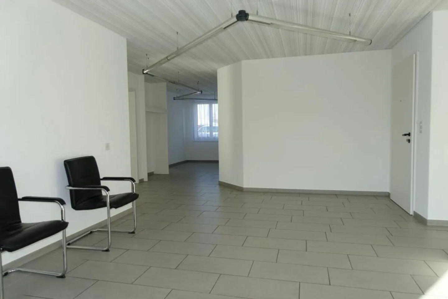 Therapieraum mit div. Praxisräume im EG & UG - Foto 7 di 30