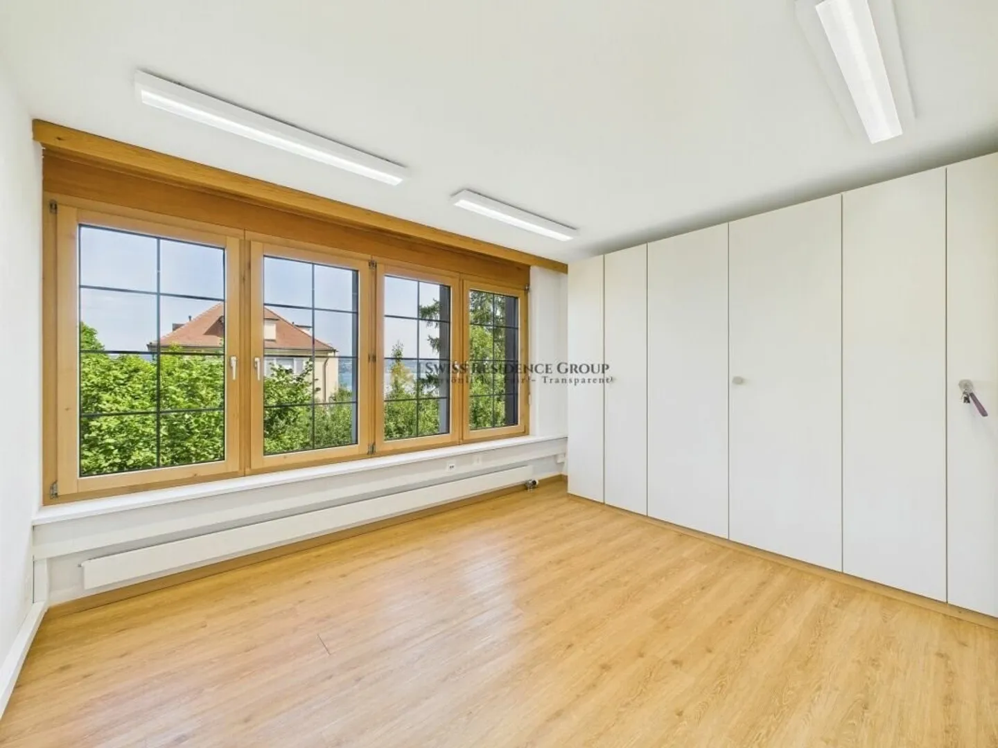 Locaux commerciaux bien entretenus dans le meilleur emplacement à Bäch au bord du lac de Zurich - Photo 13 sur 18