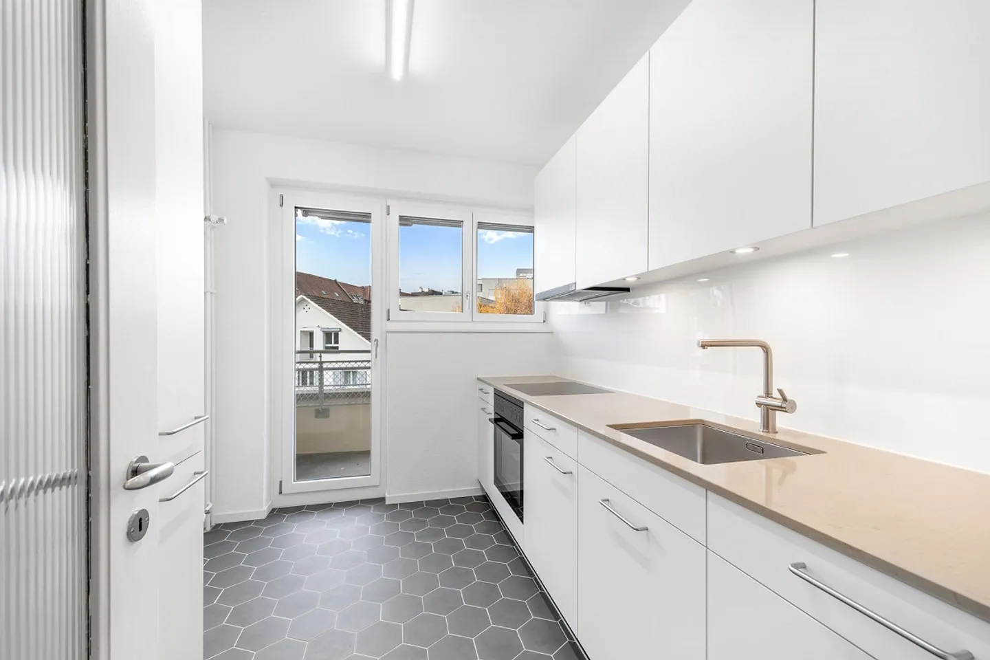 Récemment rénové - Central - Moderne - Votre nouveau chez-vous ? - Photo 9 sur 13