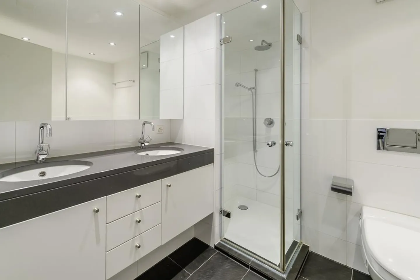 Urban Living in the Green - Photo 8 of 12