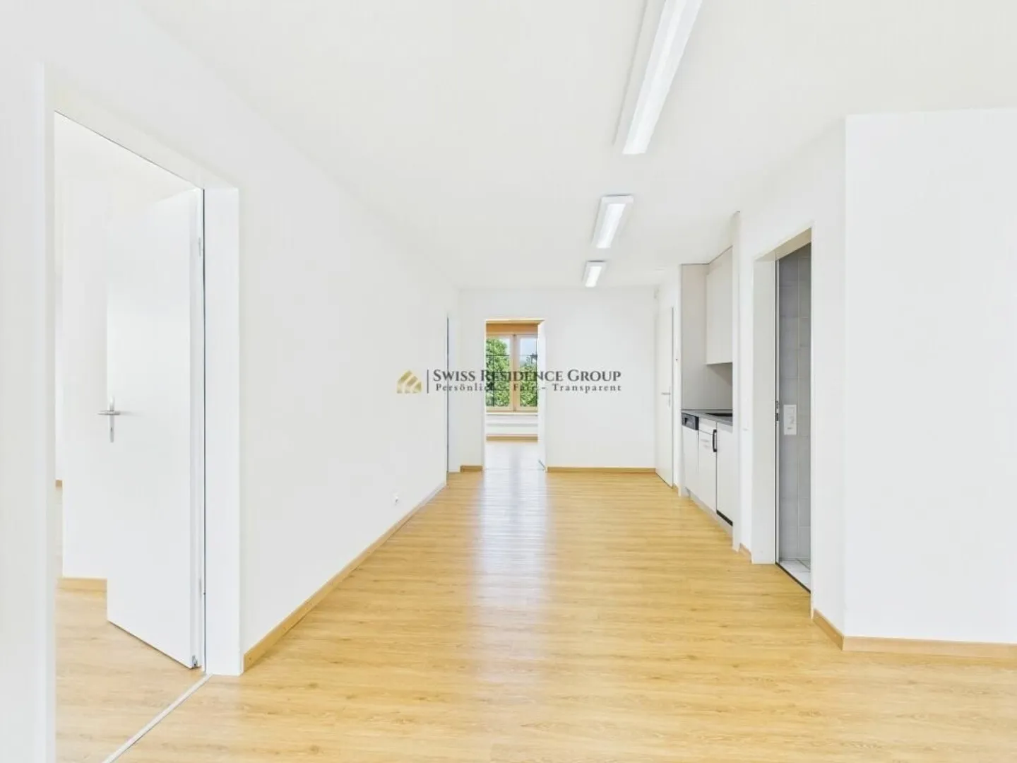 Locaux commerciaux bien entretenus dans le meilleur emplacement à Bäch au bord du lac de Zurich - Photo 15 sur 18