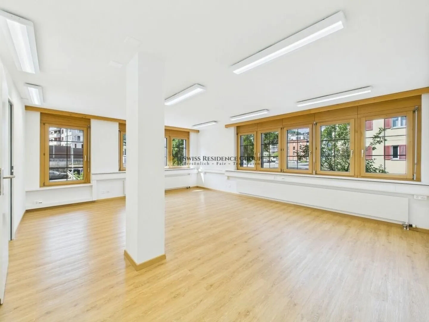 Locaux commerciaux bien entretenus dans le meilleur emplacement à Bäch au bord du lac de Zurich - Photo 16 sur 18